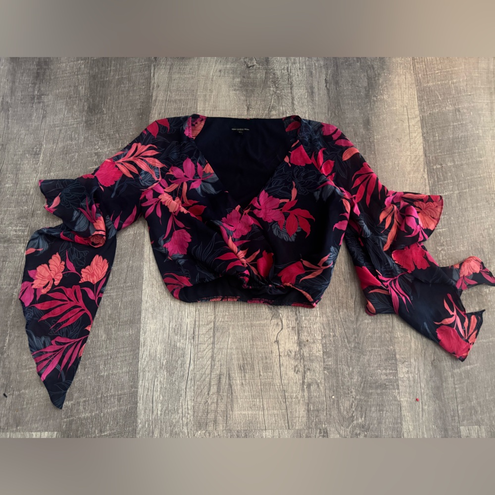 Guess dressy floral crop top Xs